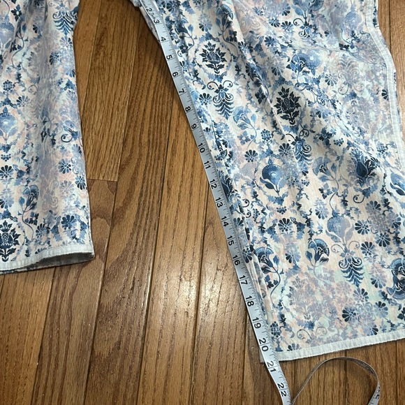 Bandolino Floral Print Women’s Shorts Size 16 - Picture 4 of 7